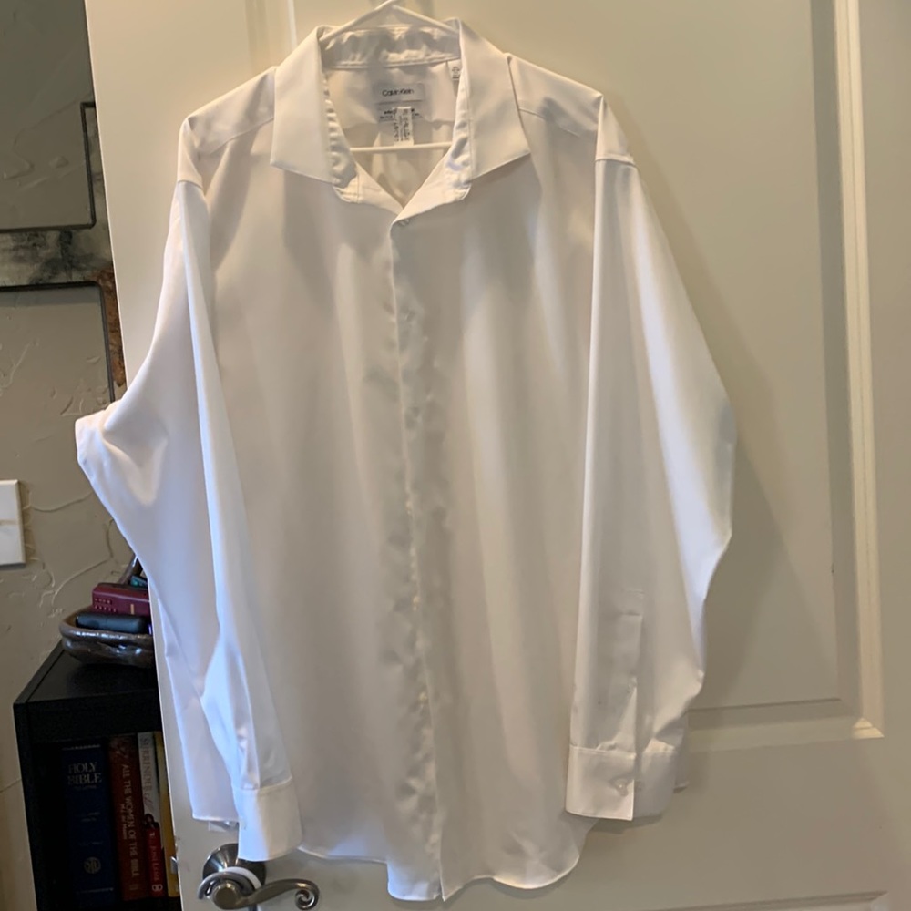 Men no iron white dress shirt Calvin Klein 181/2 Neck 34/35 L like new